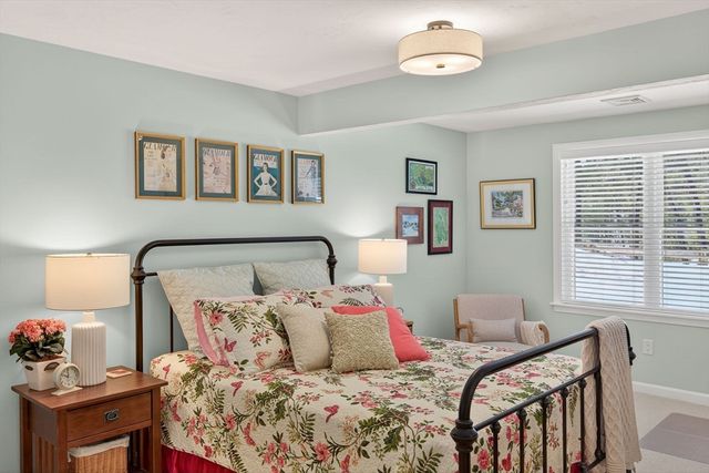 18 Kate's Glen 18, Plymouth, MA 02360