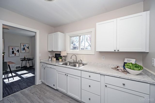 2436 Bremont Avenue, Cincinnati, OH 45237