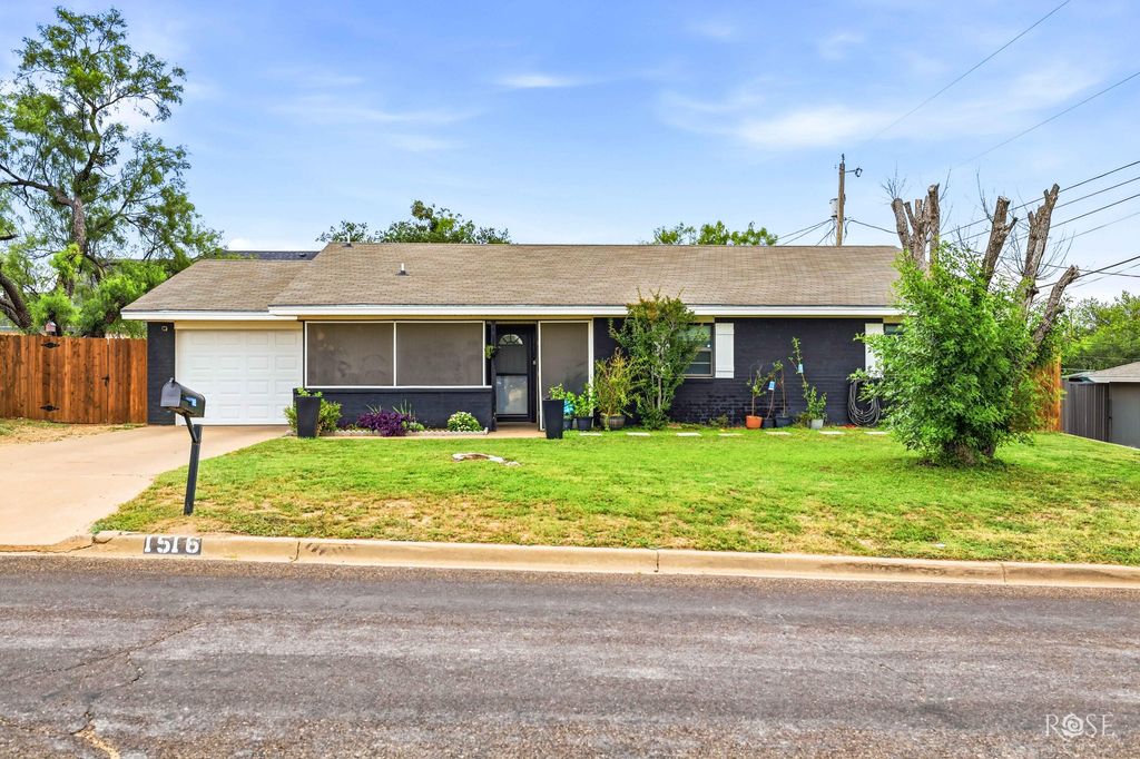 Image 1 of property listing at 1516 N Van Buren Street, San Angelo, TX 76901