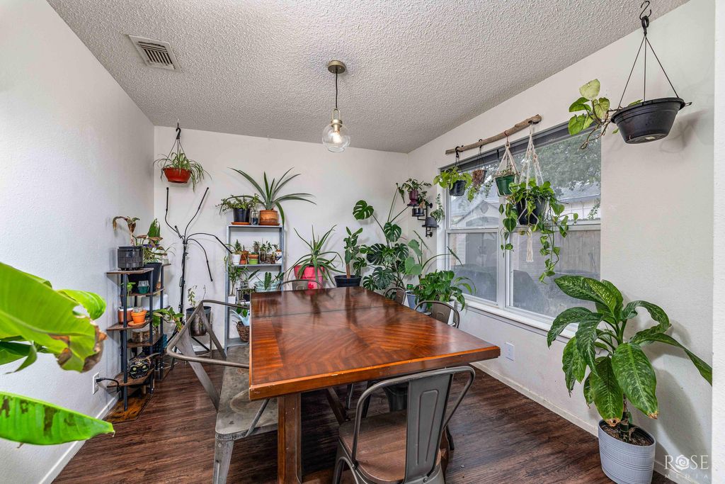 Image 16 of property listing at 1516 N Van Buren Street, San Angelo, TX 76901