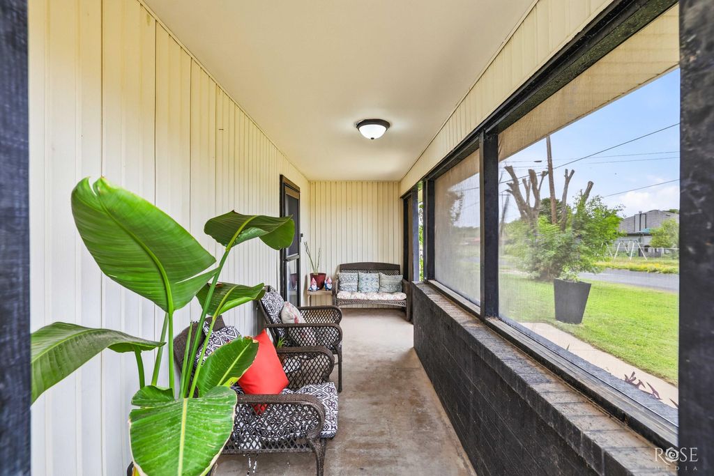 Image 6 of property listing at 1516 N Van Buren Street, San Angelo, TX 76901