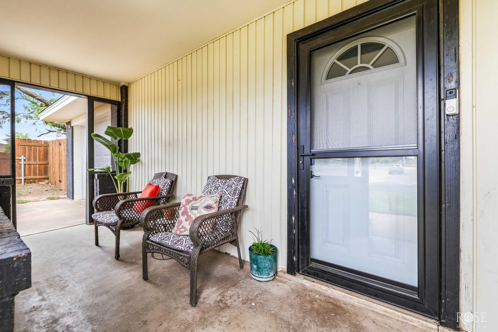 Image 7 of property listing at 1516 N Van Buren Street, San Angelo, TX 76901