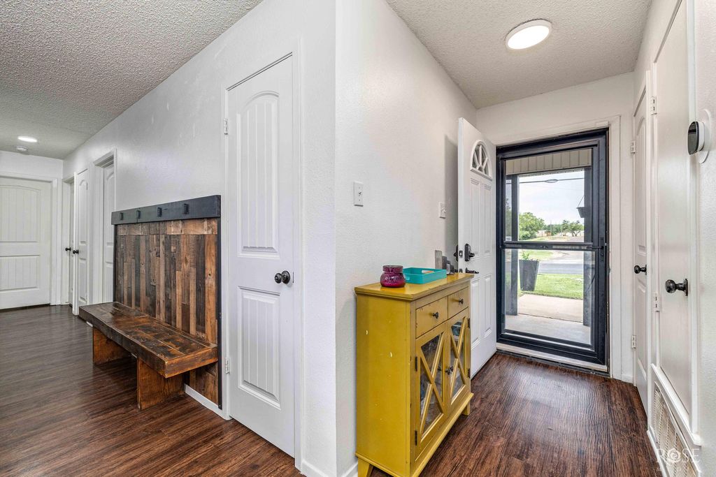 Image 8 of property listing at 1516 N Van Buren Street, San Angelo, TX 76901