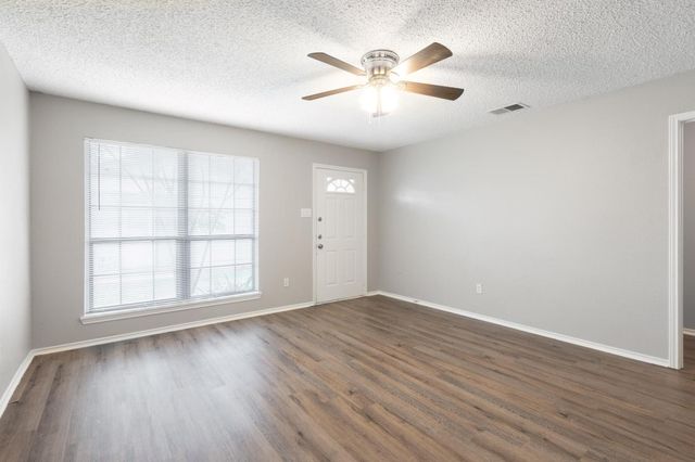415 MLK DR B, Elgin, TX 78621