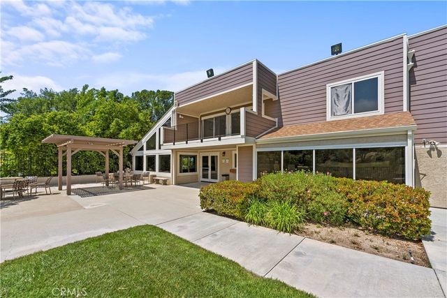19958 Avenue Of The Oaks, Newhall, CA 91321