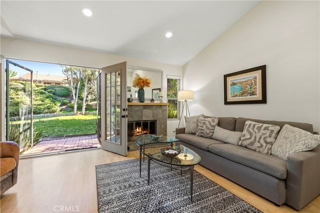 19958 Avenue Of The Oaks, Newhall, CA 91321