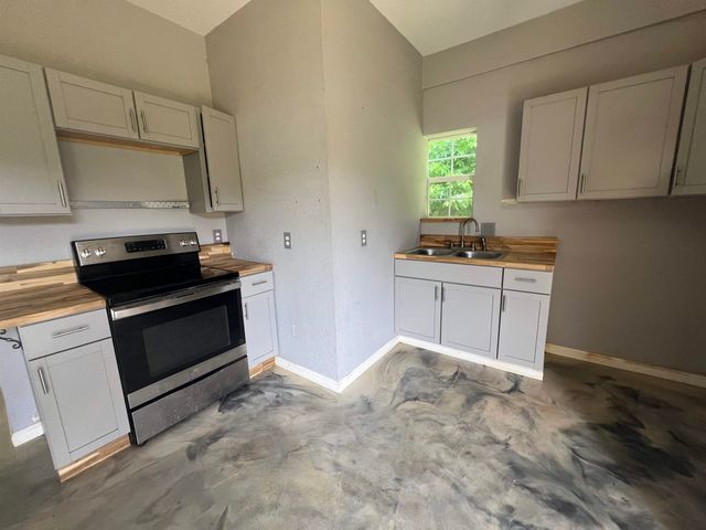 2100 Van Zandt Ave, Marshall, TX 75670