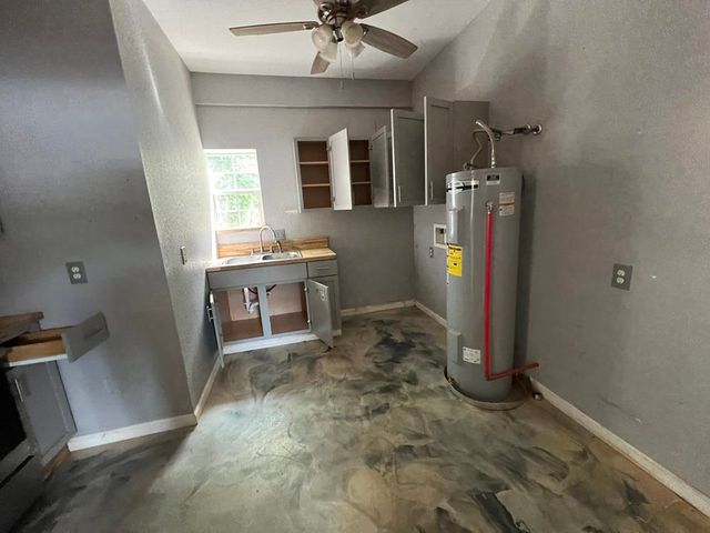 2100 Van Zandt Ave, Marshall, TX 75670