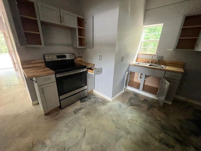 2100 Van Zandt Ave, Marshall, TX 75670