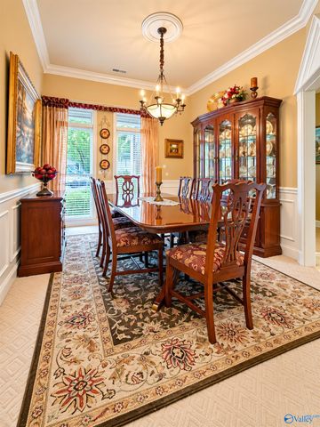 810 Village Court SW, Decatur, AL 35603