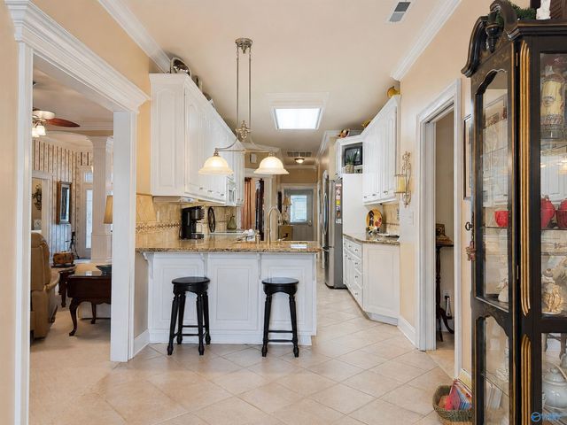 810 Village Court SW, Decatur, AL 35603