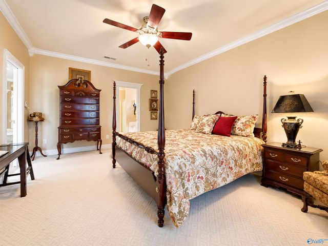 810 Village Court SW, Decatur, AL 35603