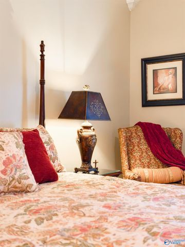 810 Village Court SW, Decatur, AL 35603