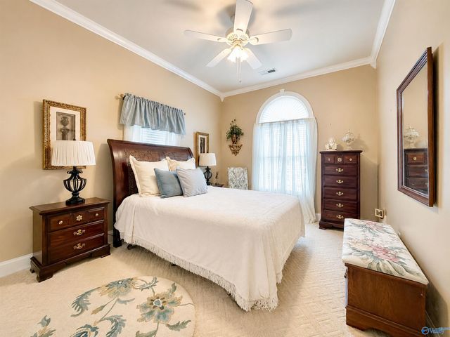 810 Village Court SW, Decatur, AL 35603