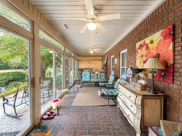810 Village Court SW, Decatur, AL 35603