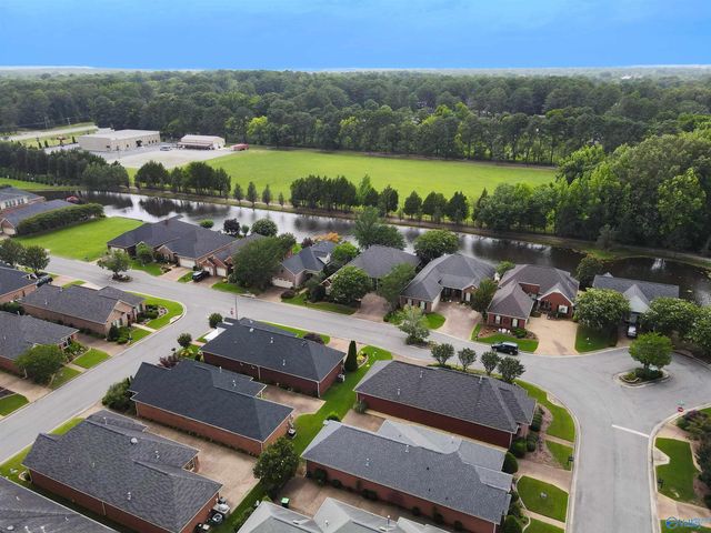 810 Village Court SW, Decatur, AL 35603