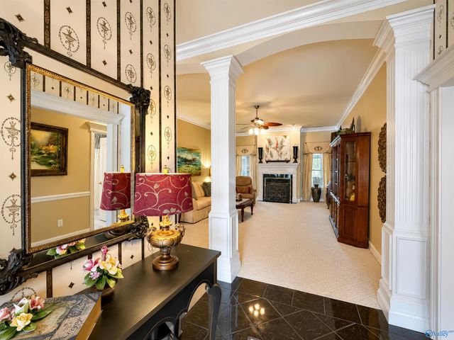 810 Village Court SW, Decatur, AL 35603