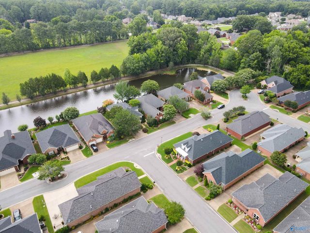 810 Village Court SW, Decatur, AL 35603