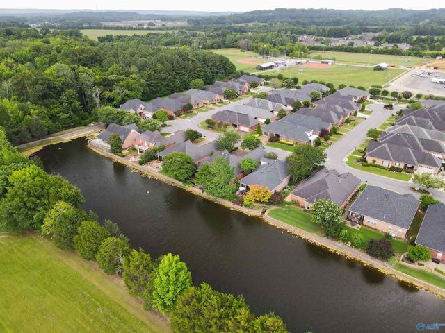 810 Village Court SW, Decatur, AL 35603