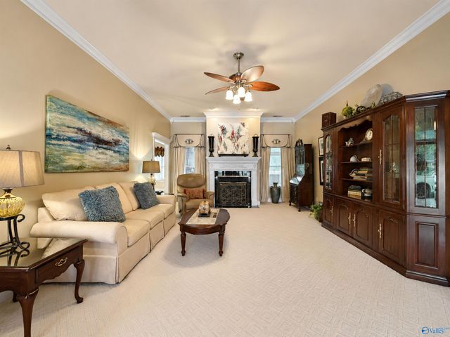810 Village Court SW, Decatur, AL 35603