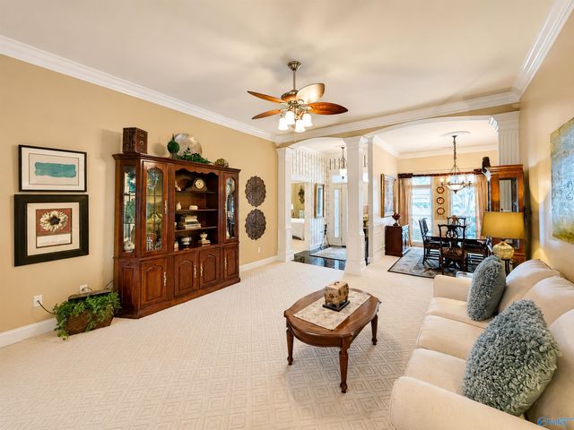 810 Village Court SW, Decatur, AL 35603
