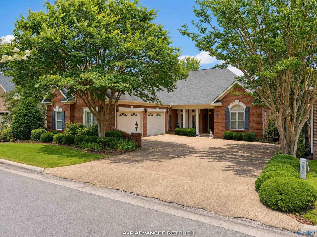 810 Village Court SW, Decatur, AL 35603
