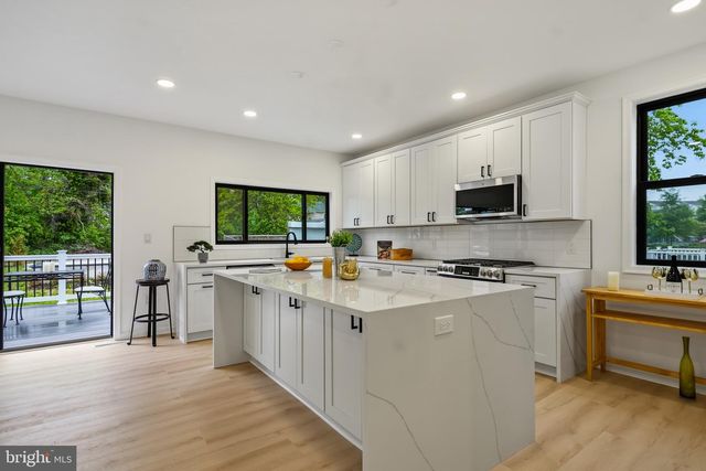 3108 ADAMS ST NE, Washington, DC 20018
