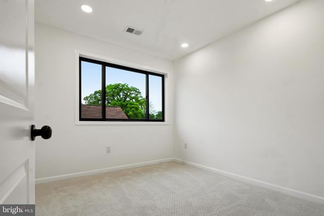3108 ADAMS ST NE, Washington, DC 20018