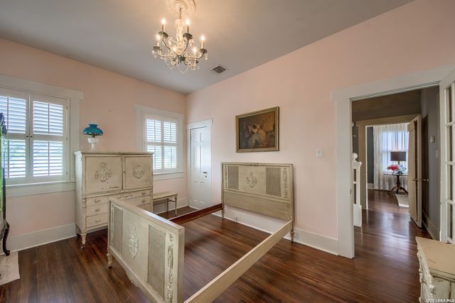 318 W HUISACHE AVE, San Antonio, TX 78212
