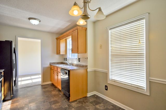 994 SILTY DR, Clarksville, TN 37042