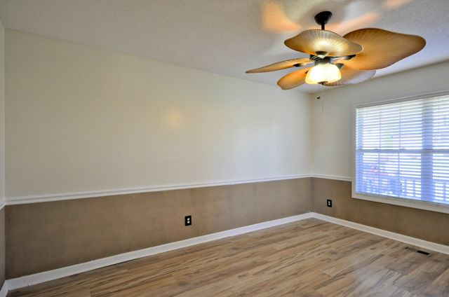 994 SILTY DR, Clarksville, TN 37042