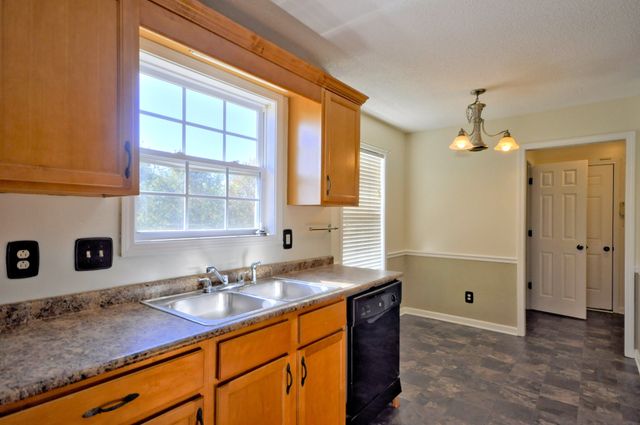 994 SILTY DR, Clarksville, TN 37042