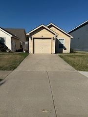 10716 Wild Oak Drive, Fort Worth, TX 76140