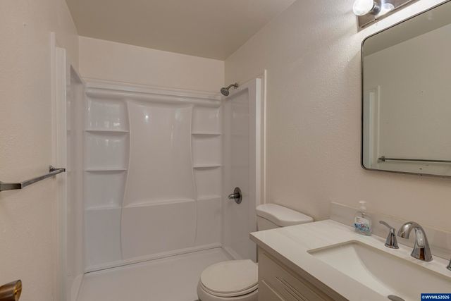 2043 Sallal Rd, Woodburn, OR 97071