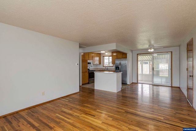 2043 Sallal Rd, Woodburn, OR 97071