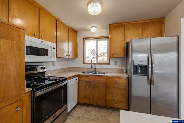 2043 Sallal Rd, Woodburn, OR 97071