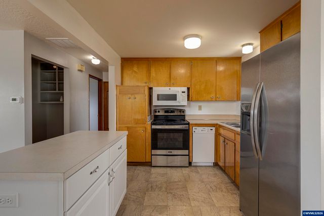 2043 Sallal Rd, Woodburn, OR 97071