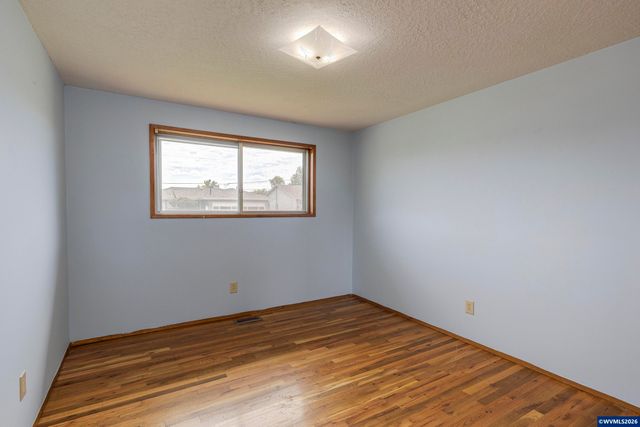 2043 Sallal Rd, Woodburn, OR 97071