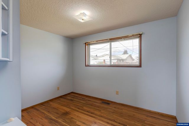 2043 Sallal Rd, Woodburn, OR 97071