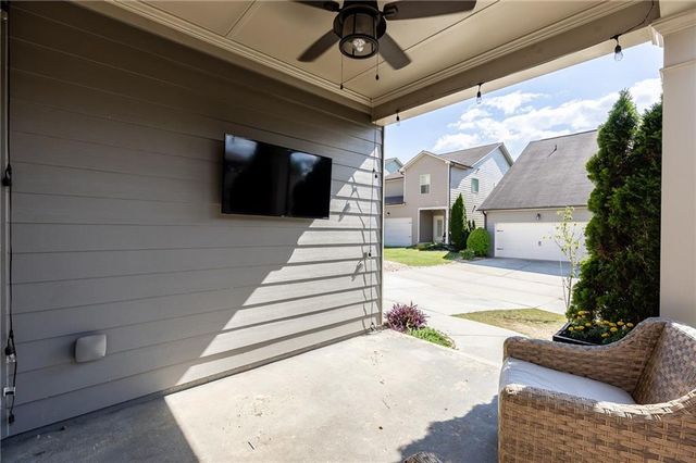 6020 Harbour Mist Drive, Flowery Branch, GA 30542