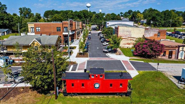 6020 Harbour Mist Drive, Flowery Branch, GA 30542