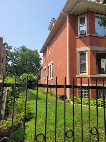 7422 S Coles Avenue, Chicago, IL 60649