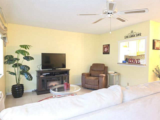204 Kent L L, West Palm Beach, FL 33417