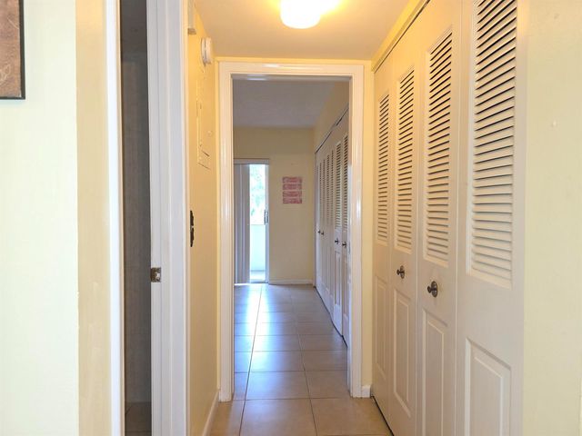 204 Kent L L, West Palm Beach, FL 33417