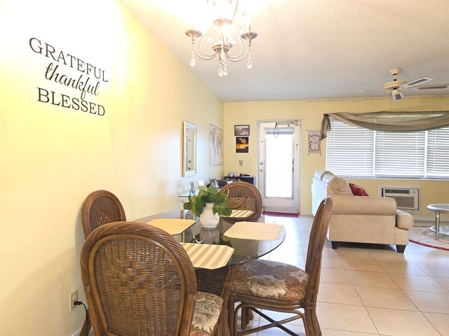 204 Kent L L, West Palm Beach, FL 33417