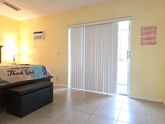 204 Kent L L, West Palm Beach, FL 33417