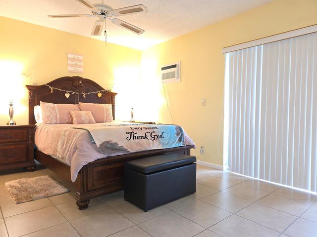 204 Kent L L, West Palm Beach, FL 33417