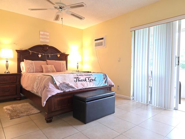 204 Kent L L, West Palm Beach, FL 33417