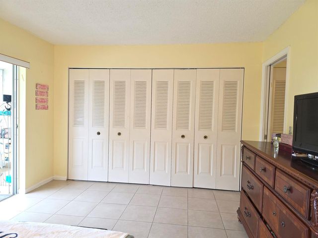 204 Kent L L, West Palm Beach, FL 33417