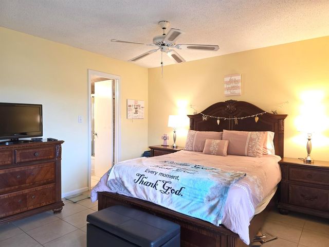204 Kent L L, West Palm Beach, FL 33417